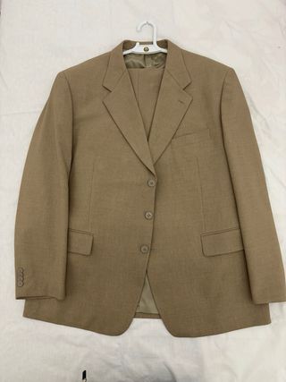 Traje de caballero beige