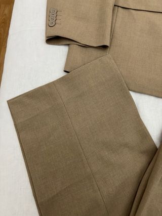 Traje de caballero beige
