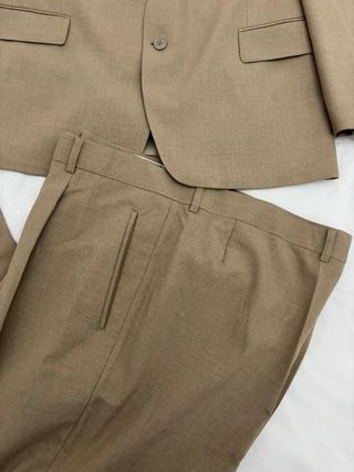 Traje de caballero beige