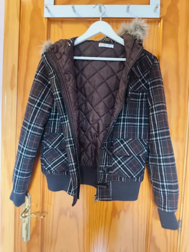 Cazadora cuadros capucha pelo
