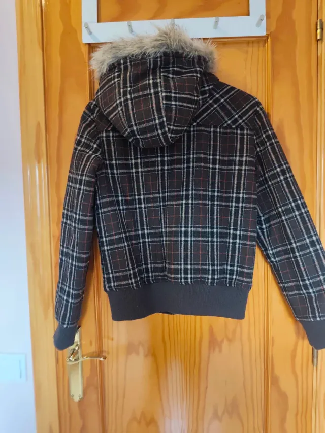 Cazadora cuadros capucha pelo