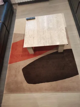 Alfombra de lana marrón y naranja