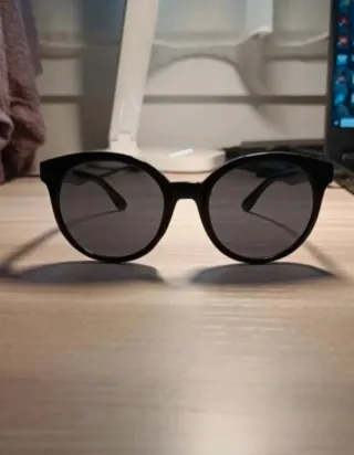 Occhiali da sole ASOS neri e grigi