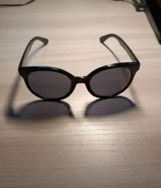 Occhiali da sole ASOS neri e grigi