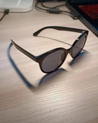 Occhiali da sole ASOS neri e grigi