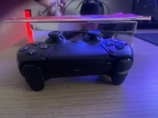 Mando DualSense PS5 Negro y dispobible magenta