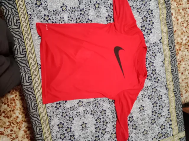 12 anós Nike manga larga roja