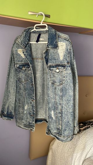 Chaqueta vaquera desgastada