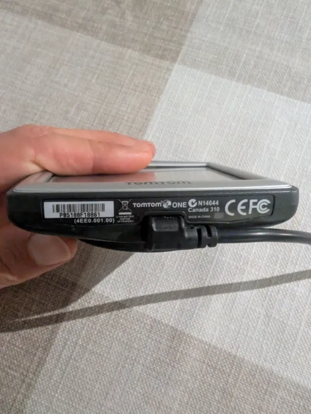 GPS TomTom con cable encendedor