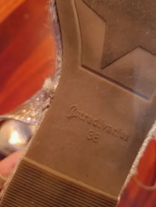 Alpargatas doradas con lazo