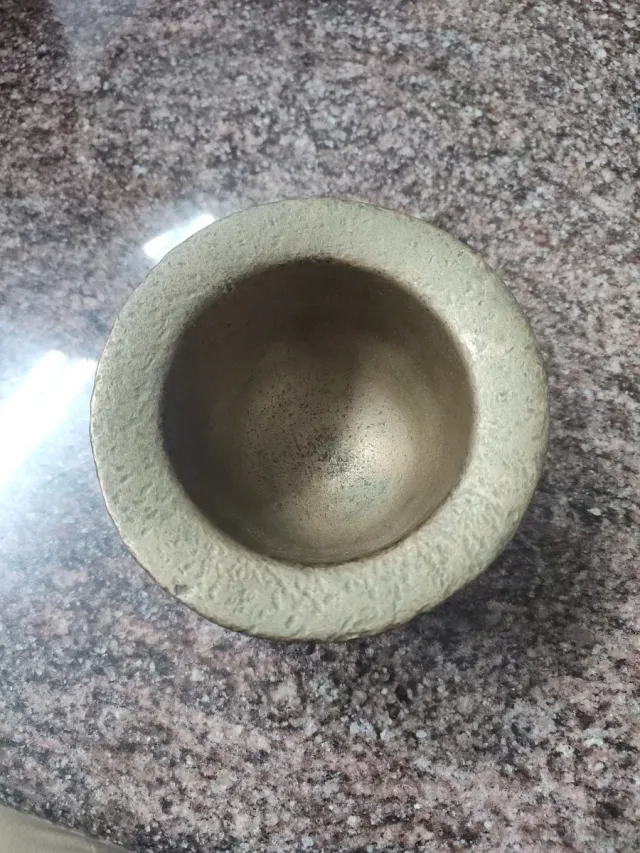 Mortero antiguo de hierro