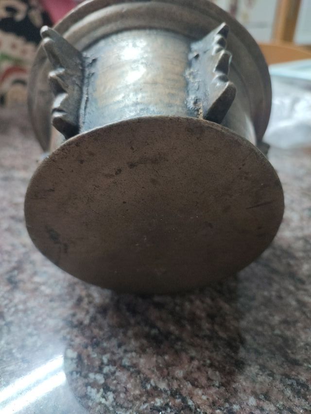 Mortero antiguo de hierro