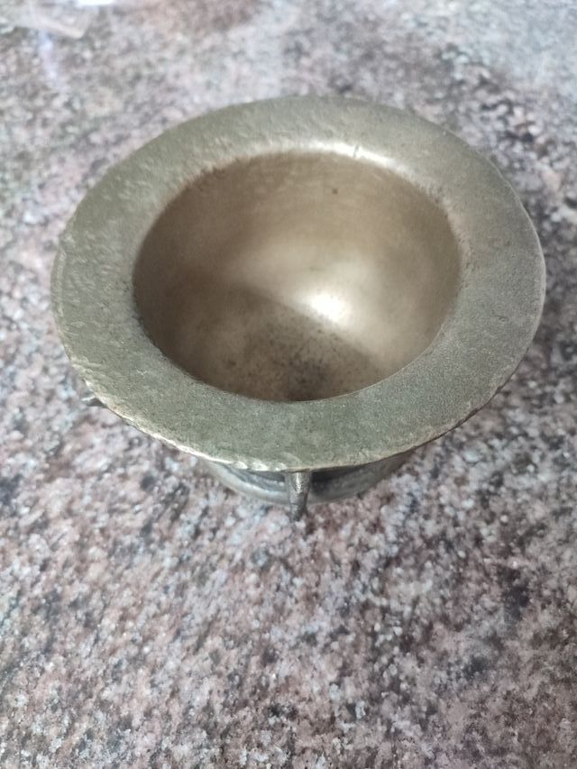 Mortero antiguo de hierro