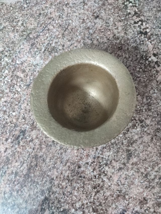 Mortero antiguo de hierro