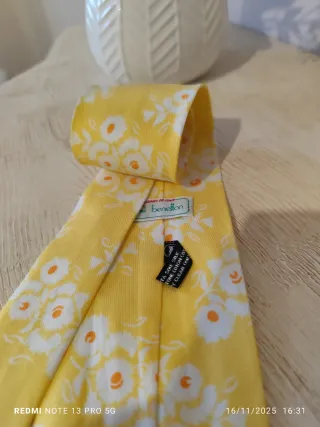 Cravatta Benetton nuova floreale