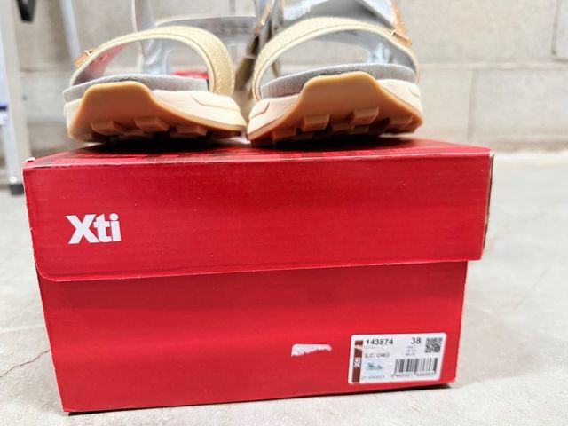 Sandalias Xti Mujer Casual Doradas y Plateadas