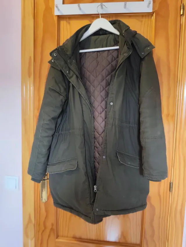 Chaqueta verde militar con capucha
