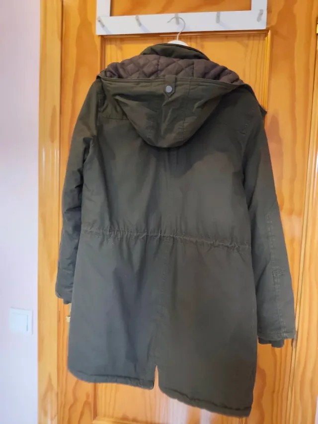 Chaqueta verde militar con capucha