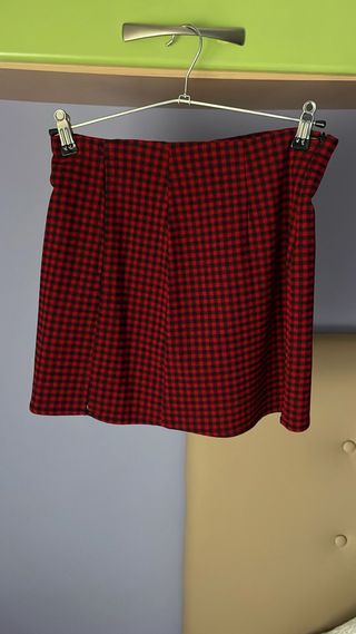 Falda cuadros roja y negra