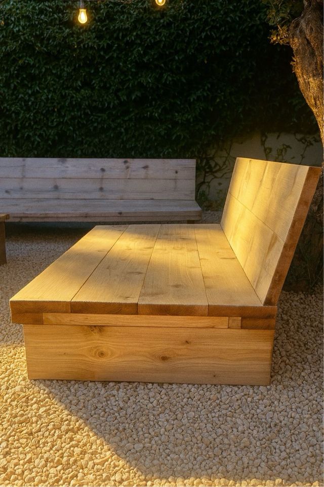 Sofá de jardín beige y marrón