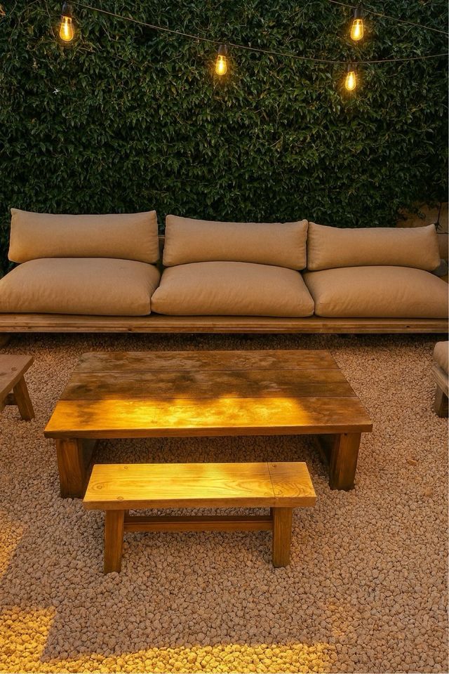 Sofá de jardín beige y marrón