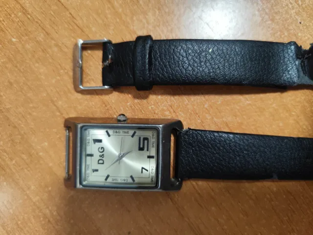 Reloj D&G Cuadrado Negro y Plateado