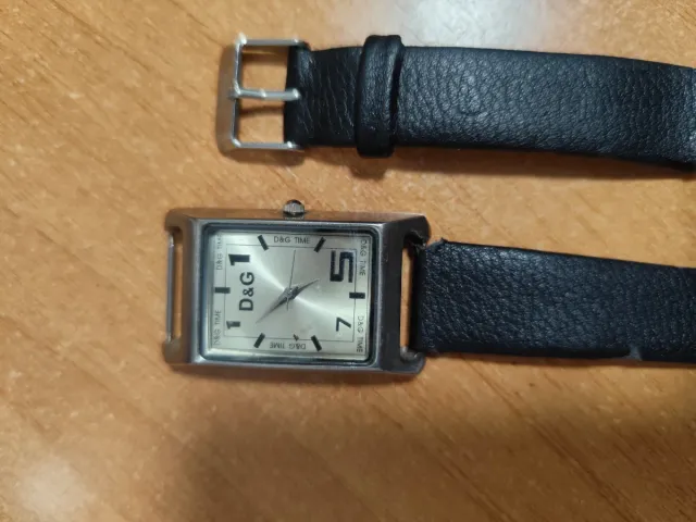 Reloj D&G Cuadrado Negro y Plateado