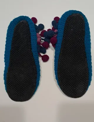 Ciabatte fatte a mano all'uncinetto blu smeraldo