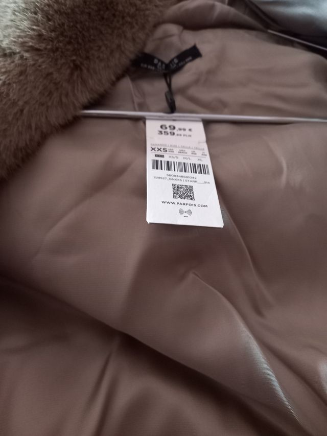 Abrigo verde a estrenar XXSmarca Parfois