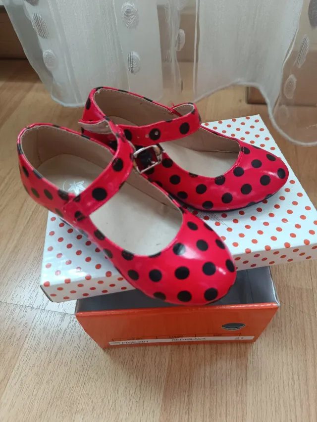 Zapatos flamenca niña rojos lunares talla 21