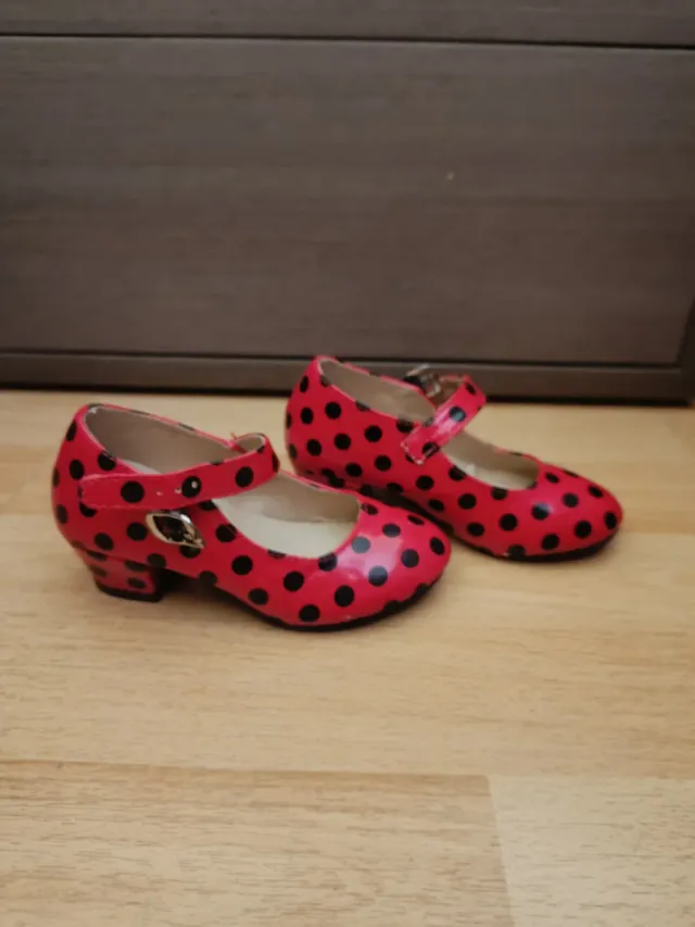 Zapatos flamenca niña rojos lunares talla 21