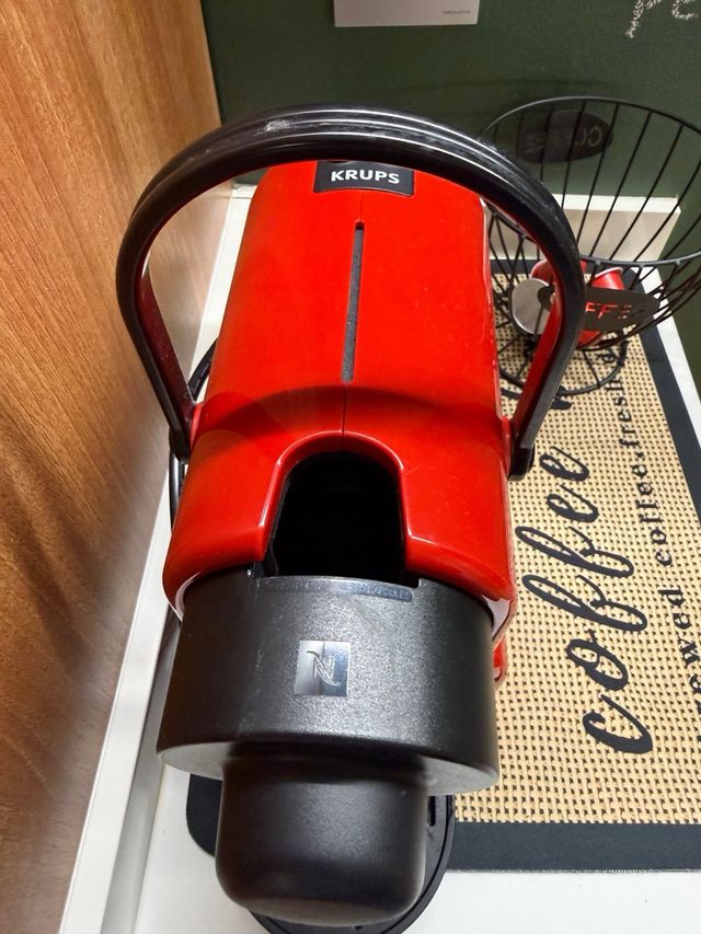 Cafetera Nespresso Roja
