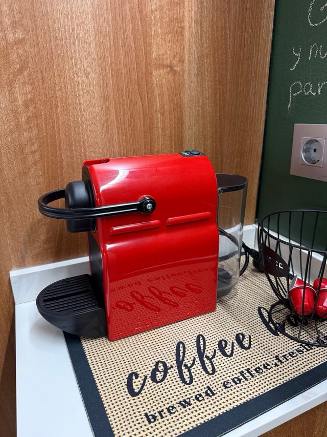 Cafetera Nespresso Roja