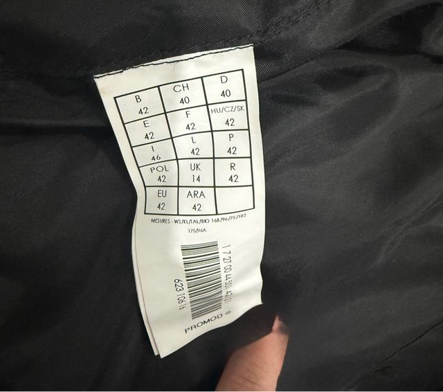 Chaqueta militar Promod gris y dorada