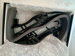 Zapatos destalonados Ezzioshoes charol piel.