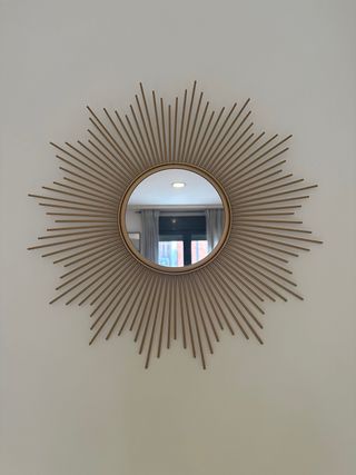 Specchio decorativo dorato a forma di sole