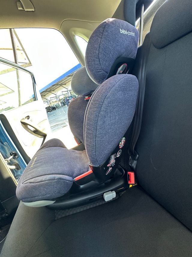 Silla de coche Bebé Confort gris y azul con ISOFIX