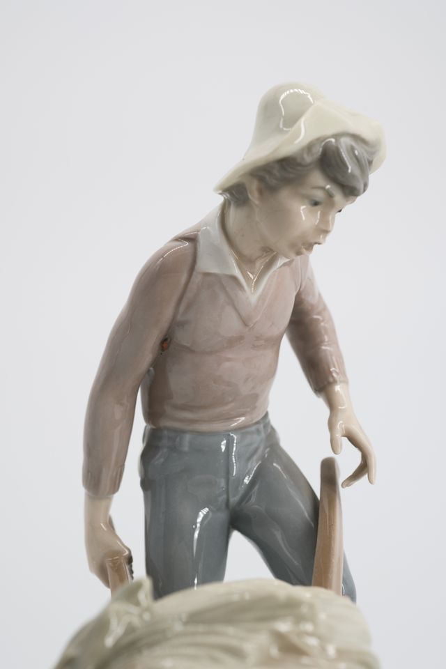 Lladró Niño con Carretilla y Perro