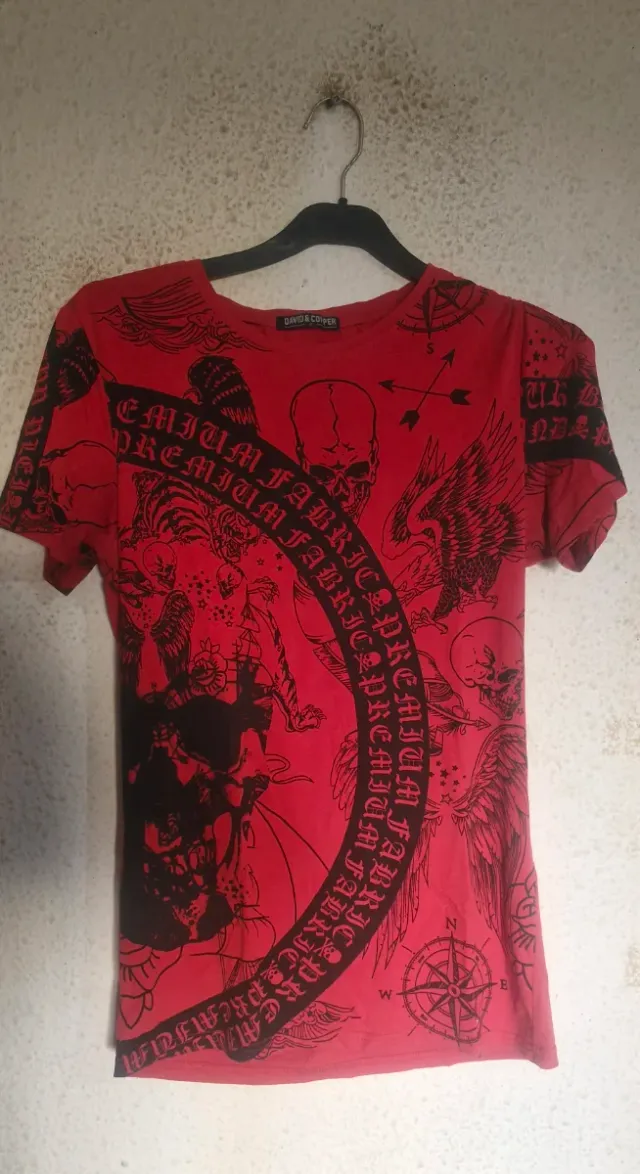 Camiseta Roja Calavera y Billete.