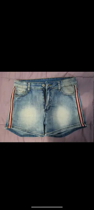 Shorts vaqueros con rayas laterales