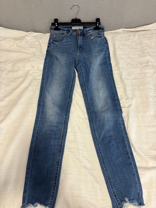 Vaqueros pitillo azul claro