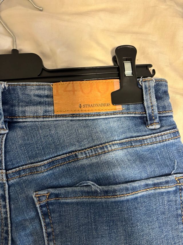 Vaqueros pitillo azul claro