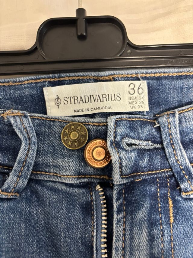 Vaqueros pitillo azul claro