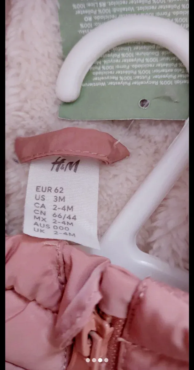 Mono de nieve rosa con capucha y orejas