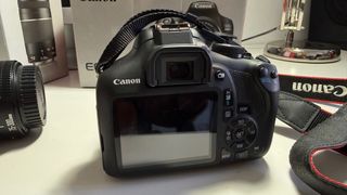 Canon EOS 2000D + 2 Lentes + Accesorios