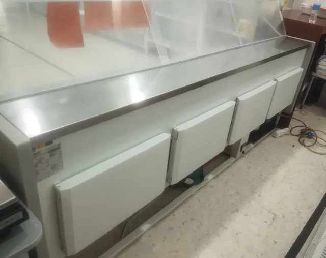 Vitrina expositora refrigerada