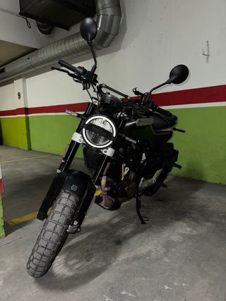 Husqvarna Svartpilen 125cc