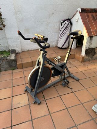 Bicicleta Spinning Diadora y elíptica decatlón
