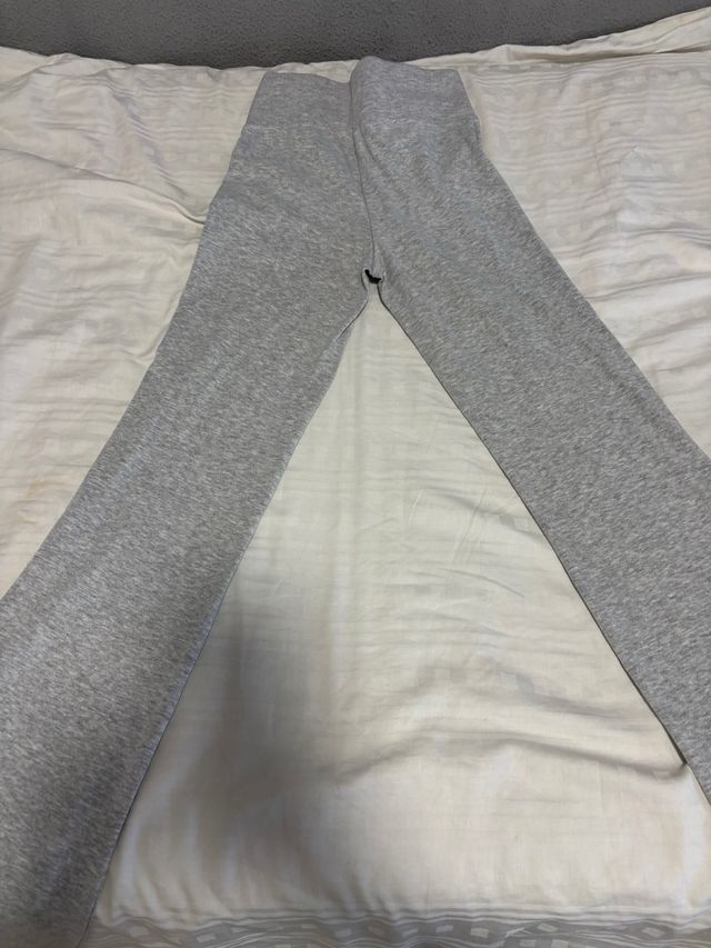 Mallas grises acampanadas