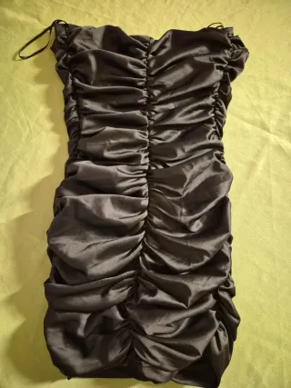 Abito nero corto con rouches